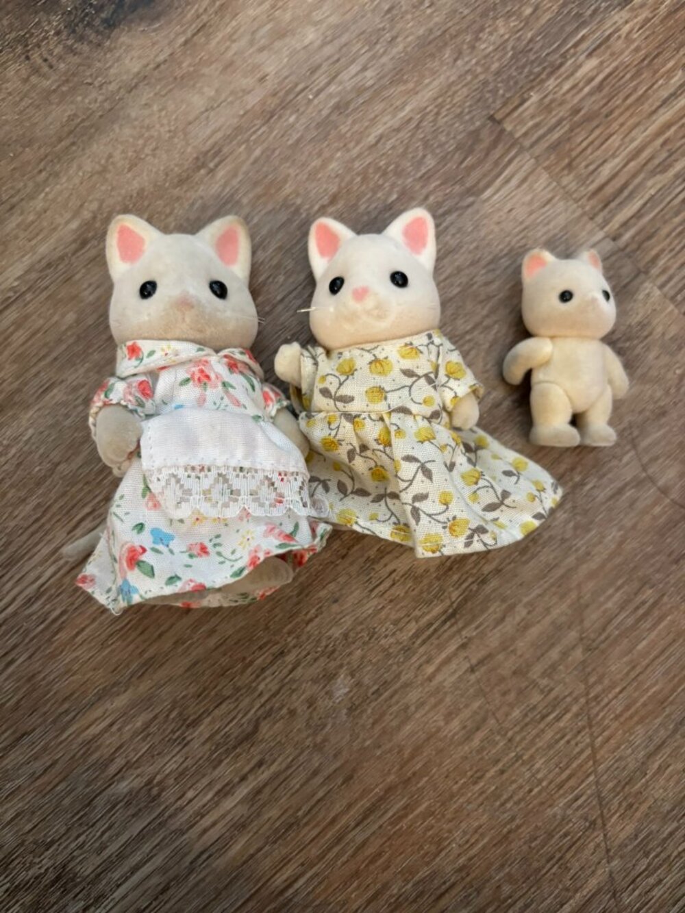 Lot 3 Sylvanian Families Calico Critters Silk Cat